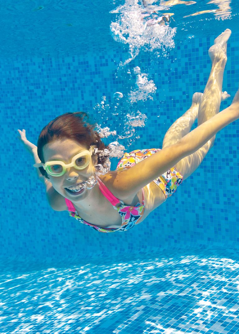 Pool bubbles outlet